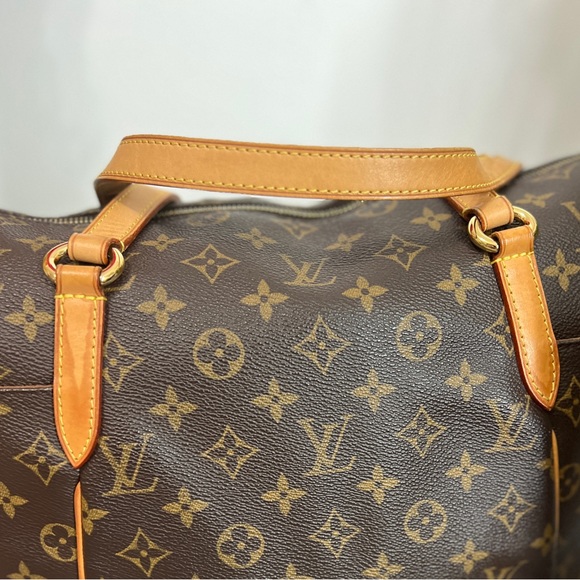 Louis Vuitton Totally MM Monogram Canvas - Picture 7 of 16